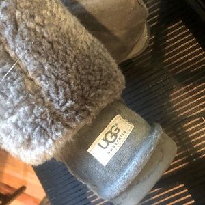 Authentic Grey Women’s Uggs size 9